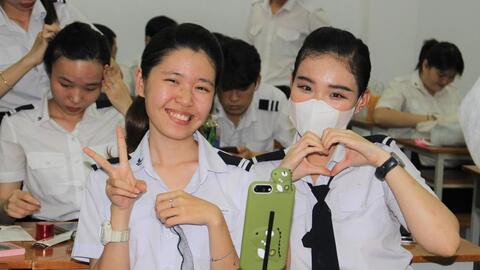 Nhiều phụ huynh Hà Nội đang "khóc ròng" vì thương con, chỉ vài câu chữ mà chứa cả bầu trời tâm trạng của bậc làm cha mẹ