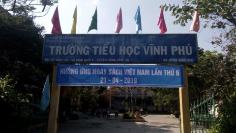 Bạc Liêu: Hiệu trưởng "làm ngơ" để nhân viên đánh bài trong phòng thư viện