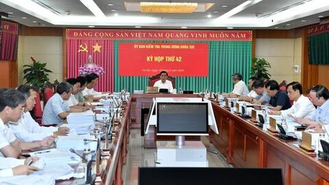 Kỷ luật Phó Chủ tịch huyện, Hiệu trưởng, Phó Trưởng phòng...