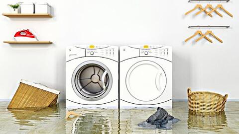 Có được dùng máy sấy tóc để làm khô đồ điện bị ướt không? Thì ra bấy lâu rất nhiều người hiểu sai