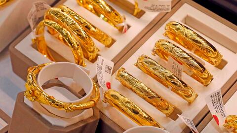 Bạc tham gia vào "cơn lốc" tăng giá cùng vàng