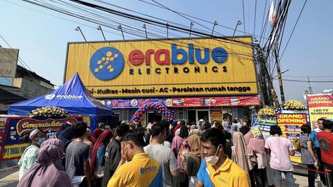 Sếp Thế giới Di động khoe "đứa con du học" tại Indonesia có 6 tháng liên tiếp "mang tiền về cho mẹ"