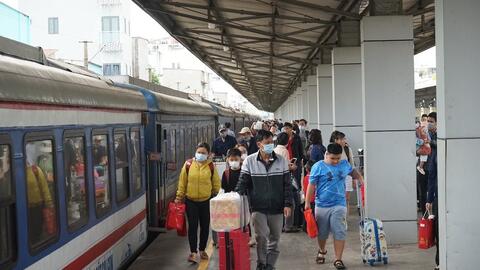 Ga Sài Gòn bán được 26.000 vé tàu Tết sau 2 tiếng