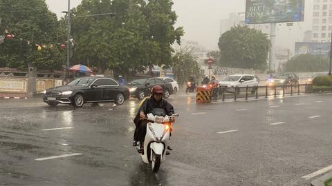 TPHCM đón không khí lạnh tăng cường và mưa rào