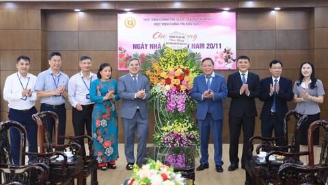 Lãnh đạo TP Hà Nội chúc mừng Học viện Chính trị khu vực I