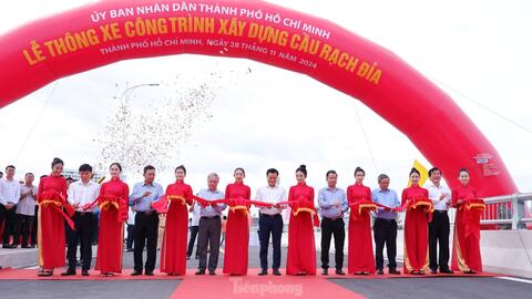 Cầu hơn 500 tỷ đồng giải cứu kẹt xe phía Nam TPHCM chính thức thông xe