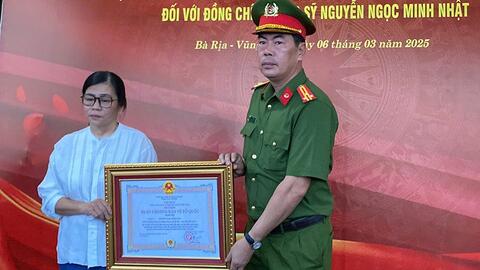 Chiến sĩ Nguyễn Ngọc Minh Nhật được truy tặng Huân chương Bảo vệ Tổ quốc
