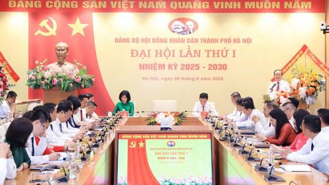 Đổi mới mạnh mẽ phương thức hoạt động của Đảng, gương mẫu đi đầu