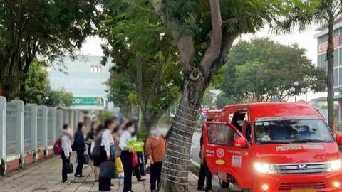 Hơn 300 cán bộ ở TPHCM di chuyển bằng xe đưa đón miễn phí sau sáp nhập