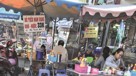 TP.HCM: Thực phẩm đường phố chưa an toàn