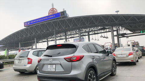 Chính phủ yêu cầu kiểm điểm việc chậm triển khai thu phí không dừng