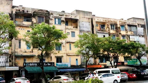 Chung cư hơn 40 năm tuổi mỏi mòn chờ cải tạo