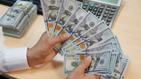 Tăng không ngừng, giá USD trên "chợ đen" đã lên 23.700 đồng