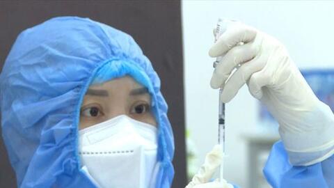 Nóng lòng tiêm vaccine COVID-19 mũi 3 sớm hơn quy định, điều gì sẽ xảy ra?