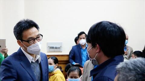 Phó Thủ tướng Vũ Đức Đam thăm hỏi người nghèo, lao động khó khăn dịp Tết