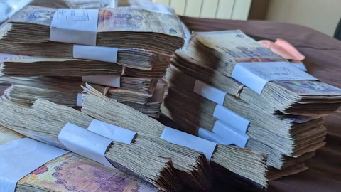 Argentina tăng lãi suất cơ bản lên 133% khi tình hình lạm phát xấu đi