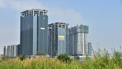 Bất động sản cầm cự chờ hồi phục