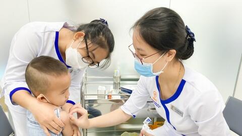 Năm 2024, mở rộng rà soát, tiêm bù mũi vắc xin cho trẻ