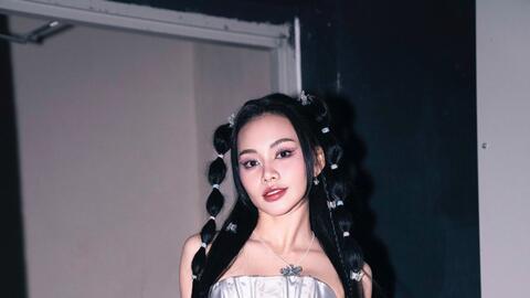 Giana mang giày trượt patin lên sân khấu VTV Awards 2023