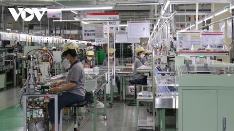 Lương "khủng" vẫn không tuyển đủ người