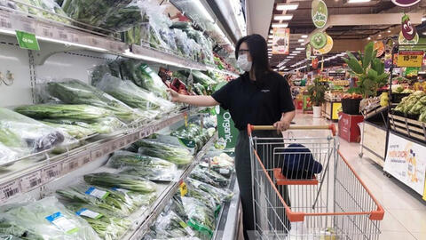 Lương tăng đẩy giá cả tăng nhưng lạm phát không đáng lo