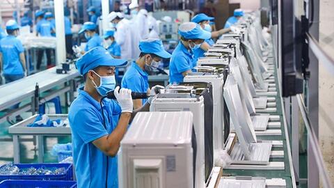 Hơn 1.000 doanh nghiệp làm việc xuyên Tết, xuất khẩu tăng vọt