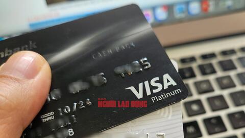 Vụ chủ thẻ tín dụng bị đòi 8,8 tỉ đồng sau 11 năm: Cách tính lãi suất và phí phạt ít người để ý