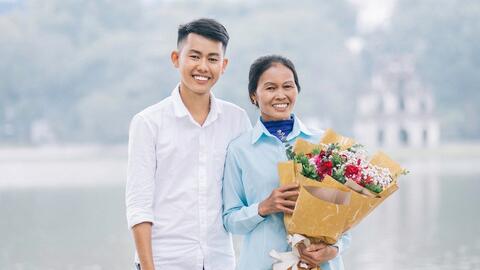 Chủ kênh YouTube Ẩm thực mẹ làm lọt top Forbes 30 Under 30 châu Á: Mẹ vẫn chưa biết tin vì bận ra đồng từ sáng sớm