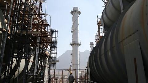 Dầu Brent rớt mốc 83 USD/thùng