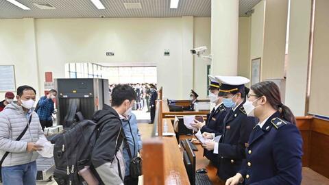 Bị cấm xuất cảnh mới biết mình là… giám đốc doanh nghiệp