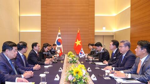 Nhiều công ty Hàn Quốc siết chặt AI