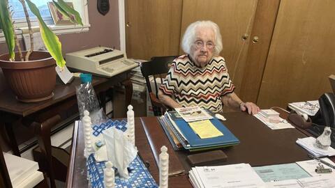 Cụ bà thọ 100 tuổi vẫn làm việc 50 giờ/ tuần, chưa muốn nghỉ hưu: Bí quyết là nhờ 4 thói quen đơn giản