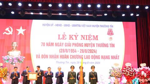 Huyện Thường Tín vinh dự đón Huân chương Lao động hạng Nhất