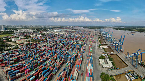 Bắt tay với loạt đối tác khủng, cổ phiếu "gã khổng lồ" ngành logistics tăng dựng đứng, vốn hóa cán mốc 2 tỷ USD