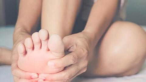 Những cảnh báo về sức khỏe xuất hiện ở bàn chân