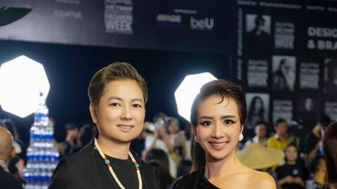 Hai chị em Thúy Vinh, Thúy Hiền sánh vai trên thảm đỏ