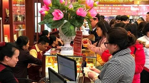 Giá vàng SJC tăng 500.000 đồng mỗi lượng, tỷ giá giảm 10 đồng ngày đầu tuần