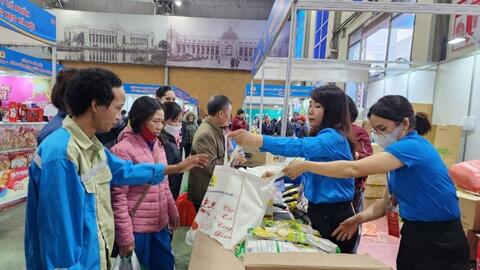 Khoảng 100 gian hàng tham gia chương trình “Chợ Tết Công đoàn” năm 2025
