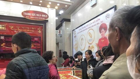 Giá vàng bất ngờ đảo chiều, nhiều người ‘đứng ngồi không yên