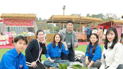 Tưng bừng Lễ hội gói bánh chưng chào Xuân Ất Tỵ