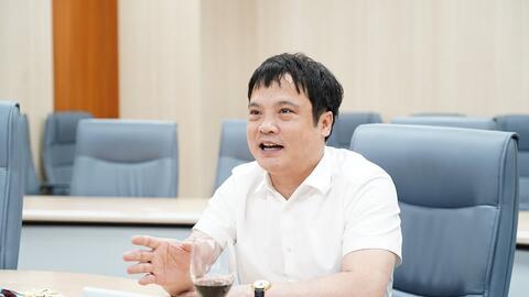 Tập đoàn CNTT hàng đầu Việt Nam "mất" 13.000 tỷ trong 1 ngày, chủ tịch hát "Tái sinh", hô khẩu hiệu lạ