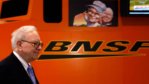 Warren Buffett bị ăn trộm 4 triệu USD suốt 2 năm qua, cảnh sát hạ gục thủ lĩnh băng đảng tội phạm có tổ chức, bắt giữ 11 người có liên quan
