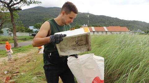 Đà Nẵng: “Tây nhặt rác” nhân lên những việc tử tế, tốt đẹp