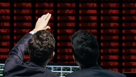 Cổ phiếu tăng trần 5 phiên liên tiếp, PMG và KHD giải trình ra sao?