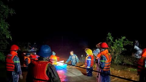 Đắk Lắk sơ tán 180 người khỏi vùng ngập lũ, nguy cơ sạt lở cao trong đêm