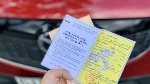 Bảo hiểm trách nhiệm dân sự cũ còn hiệu lực khi sang tên xe?