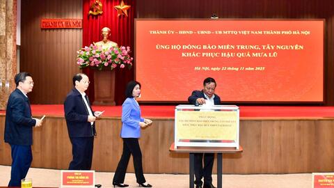 Cán bộ và nhân dân Thủ đô ủng hộ đồng bào miền Trung, Tây Nguyên khắc phục hậu quả mưa lũ