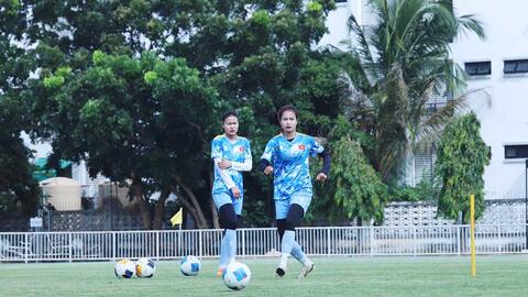 Tuyển nữ Việt Nam giữ tinh thần quyết tâm trước trận gặp Myanmar