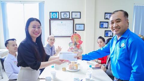 Công đoàn phường Điện Bàn Đông, Đà Nẵng trao 533 suất quà Tết đến đoàn viên