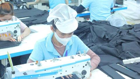 Một doanh nghiệp ở Quảng Ngãi hỗ trợ tiền xăng xe cho đoàn viên, người lao động